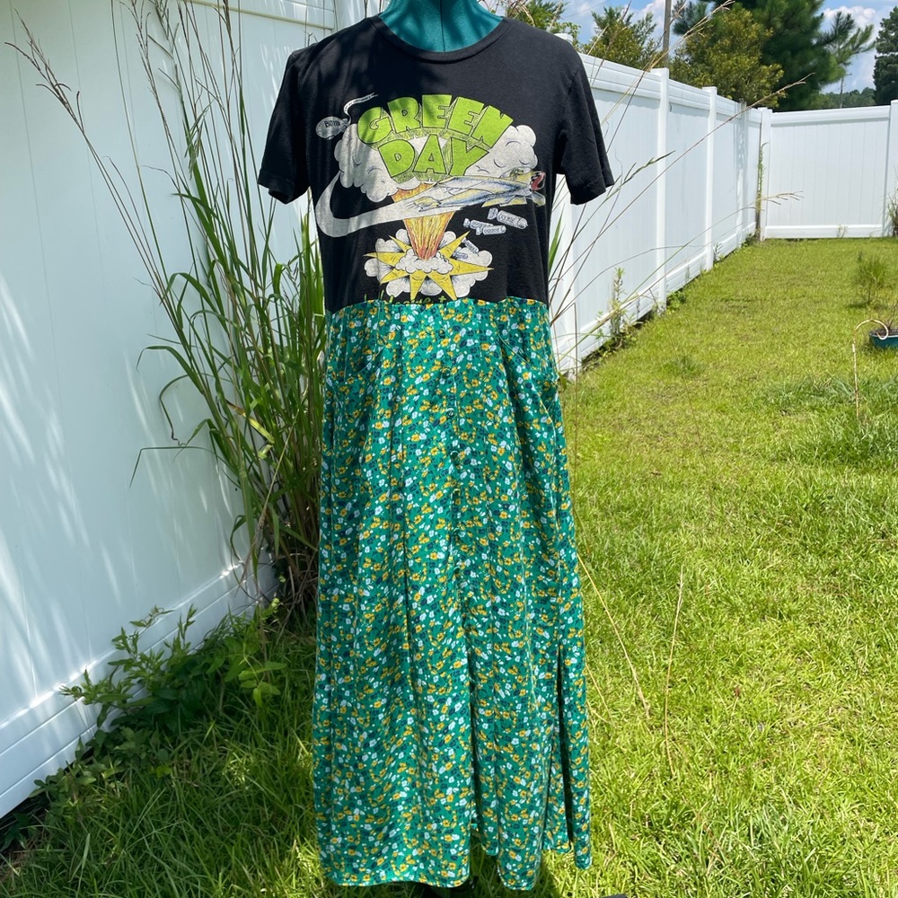 Green Day T-Shirt Maxi Dress